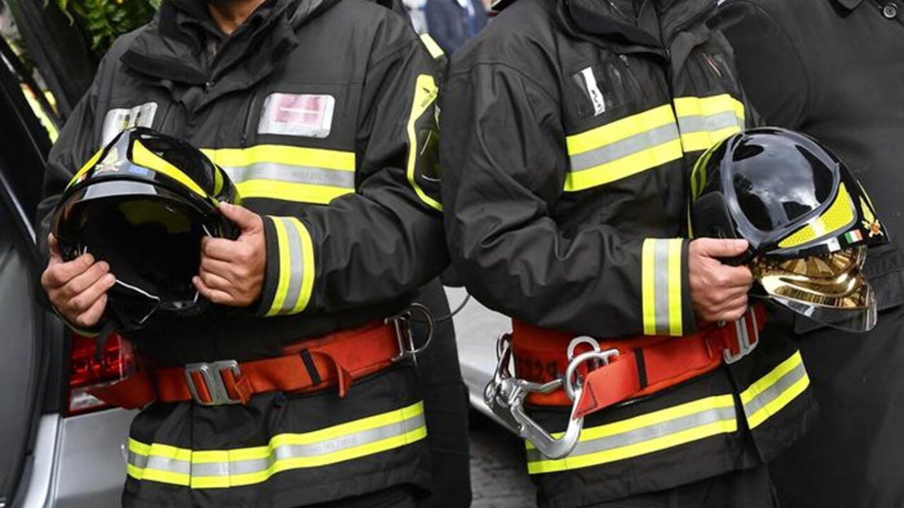 AVVISO PUBBLICO PER L’ISCRIZIONE NELL’ELENCO DEL PERSONALE VOLONTARIO DEI VIGILI DEL FUOCO PER LE ESIGENZE OPERATIVE DEL DISTACCAMENTO VOLONTARIO DEL COMUNE DI FILADELFIA